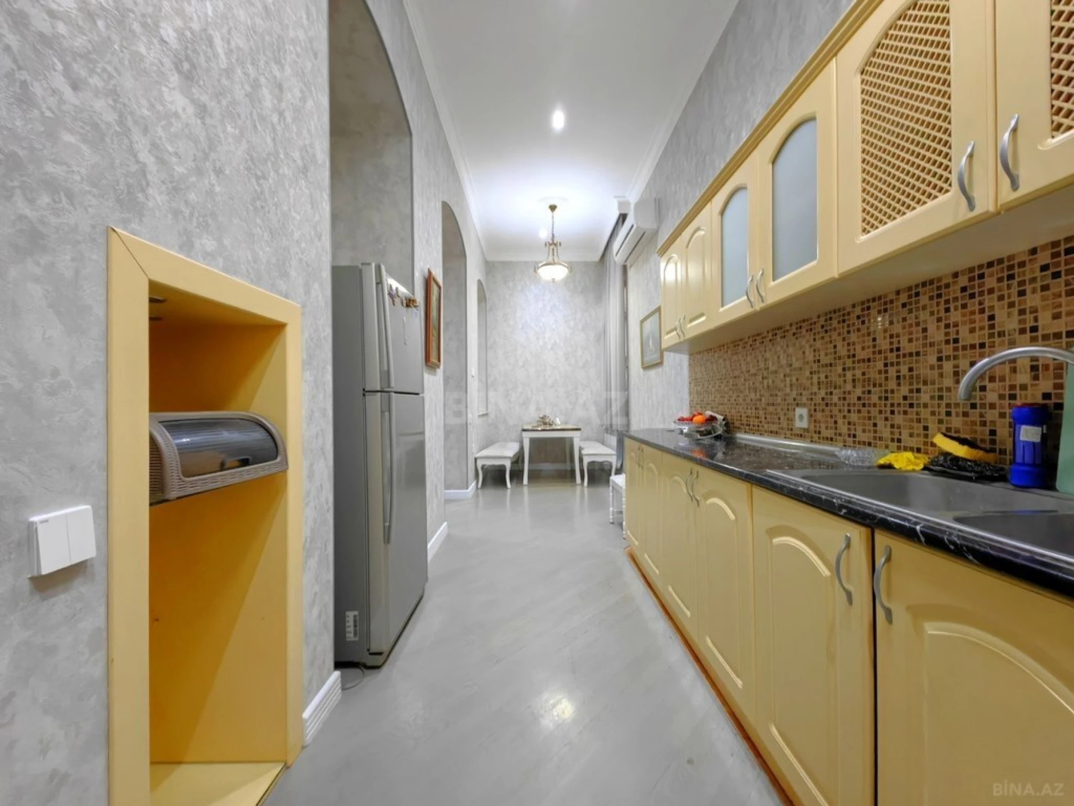 Satılır 4 otaqlı mənzil 185 m²