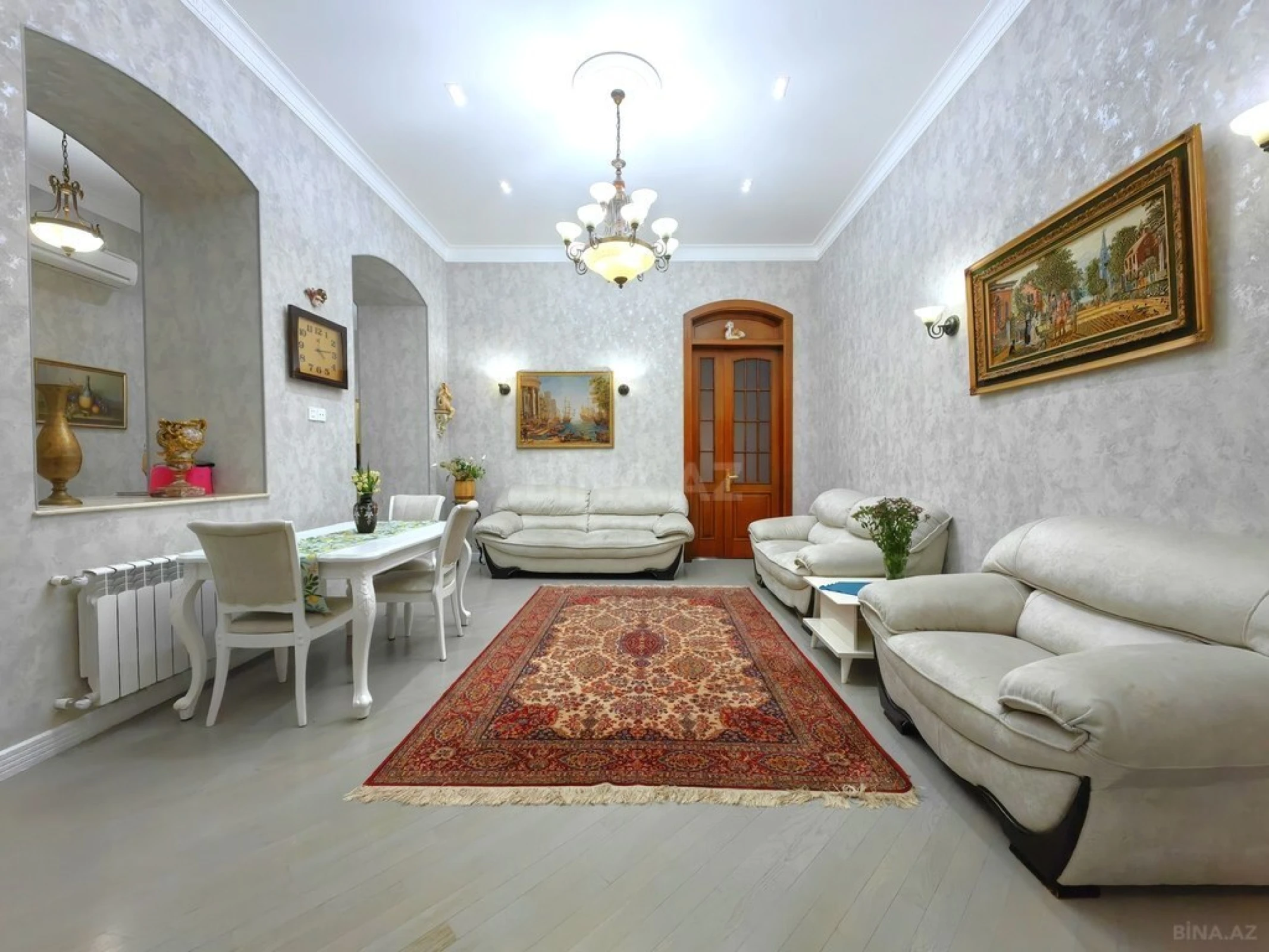 Satılır 4 otaqlı mənzil 185 m²