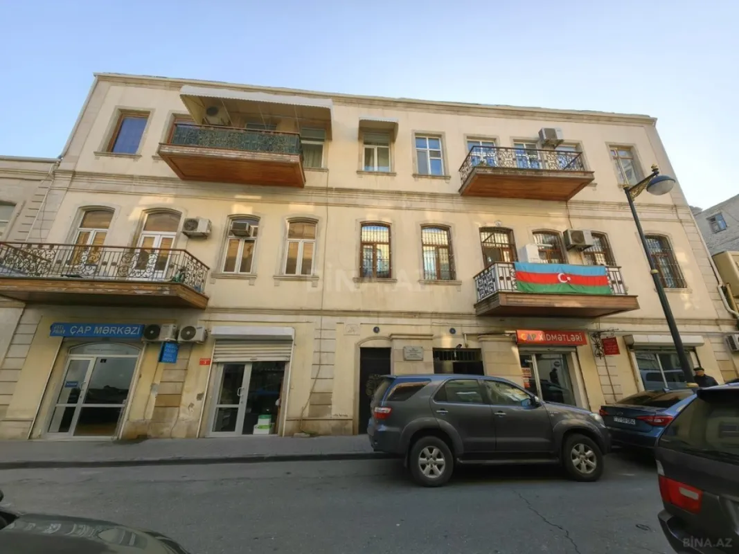 Satılır 4 otaqlı mənzil 185 m²