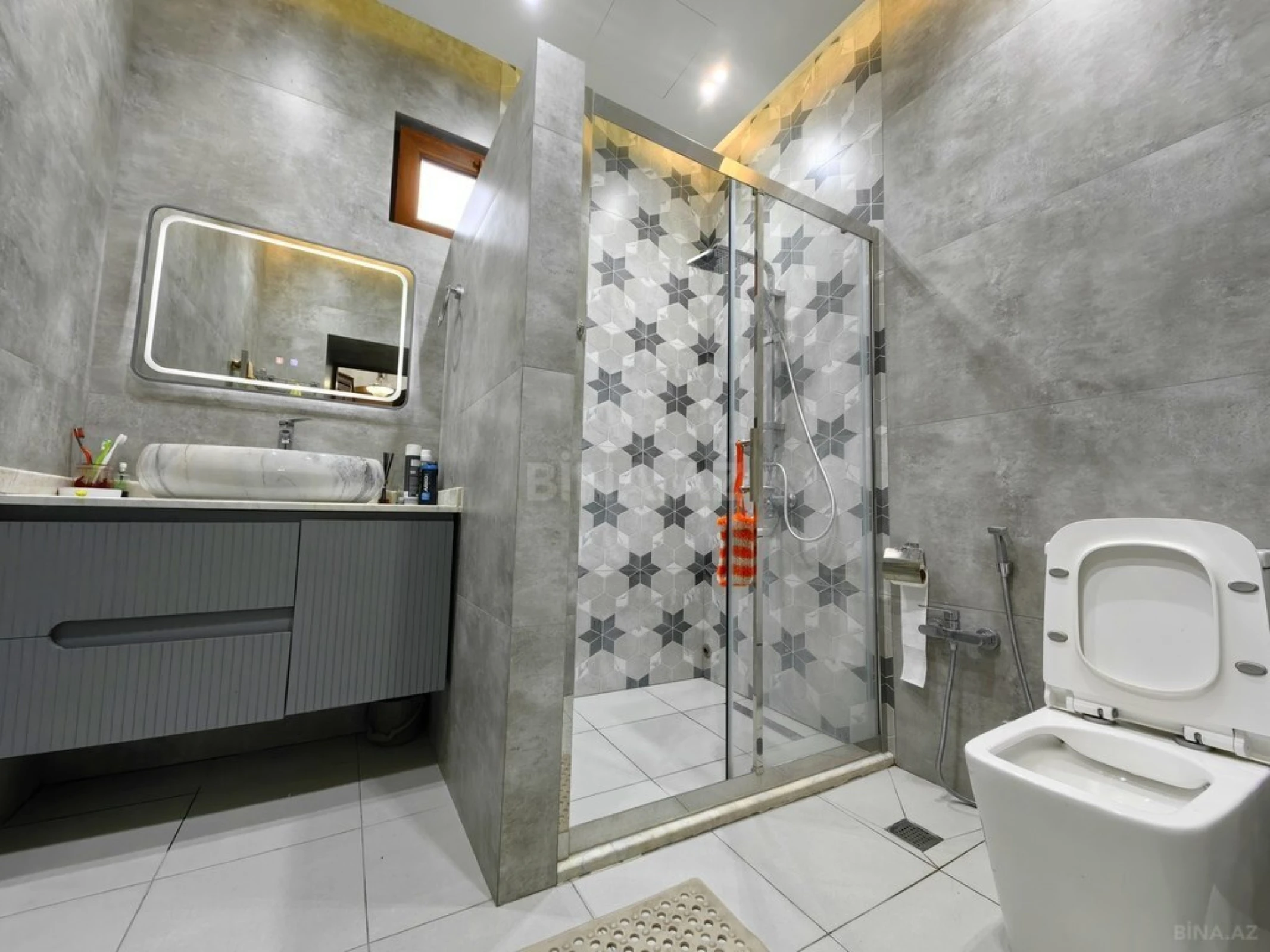 Satılır 4 otaqlı mənzil 185 m²