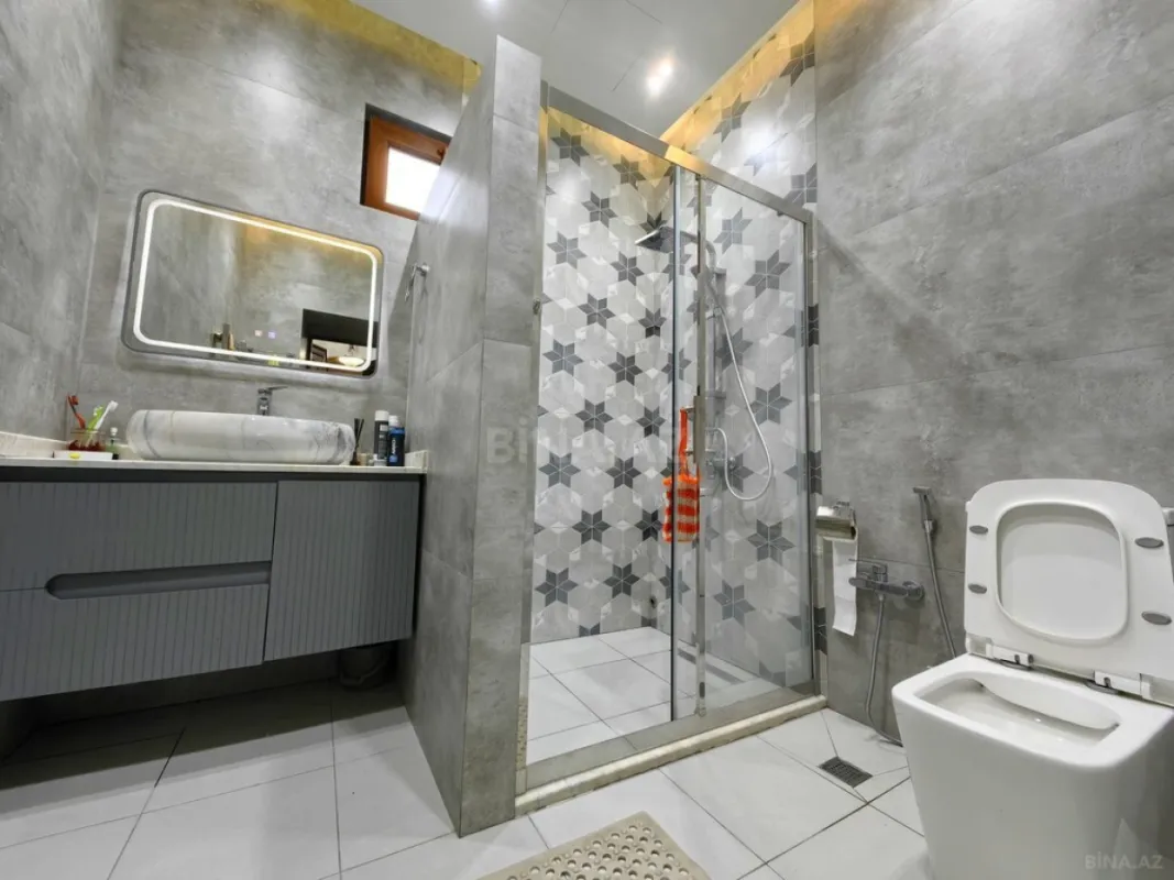 Satılır 4 otaqlı mənzil 185 m²