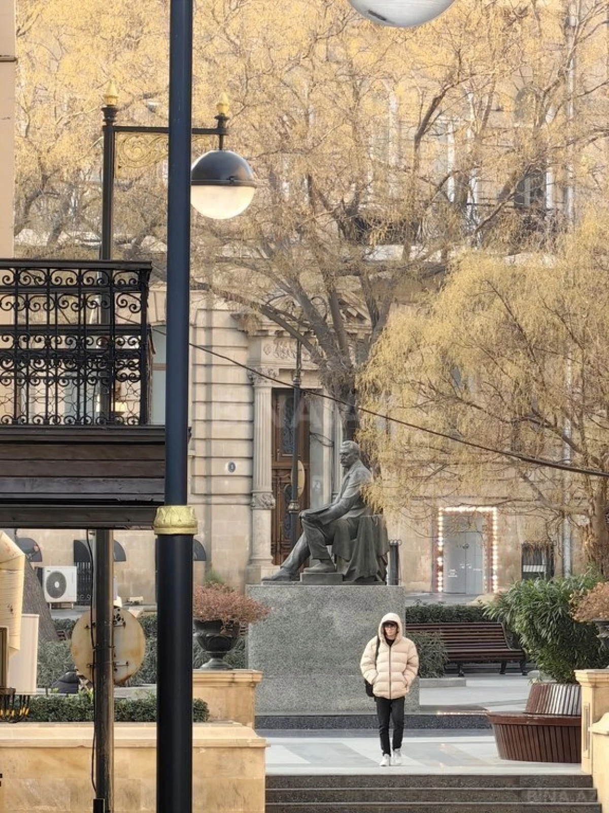 Satılır 4 otaqlı mənzil 185 m²