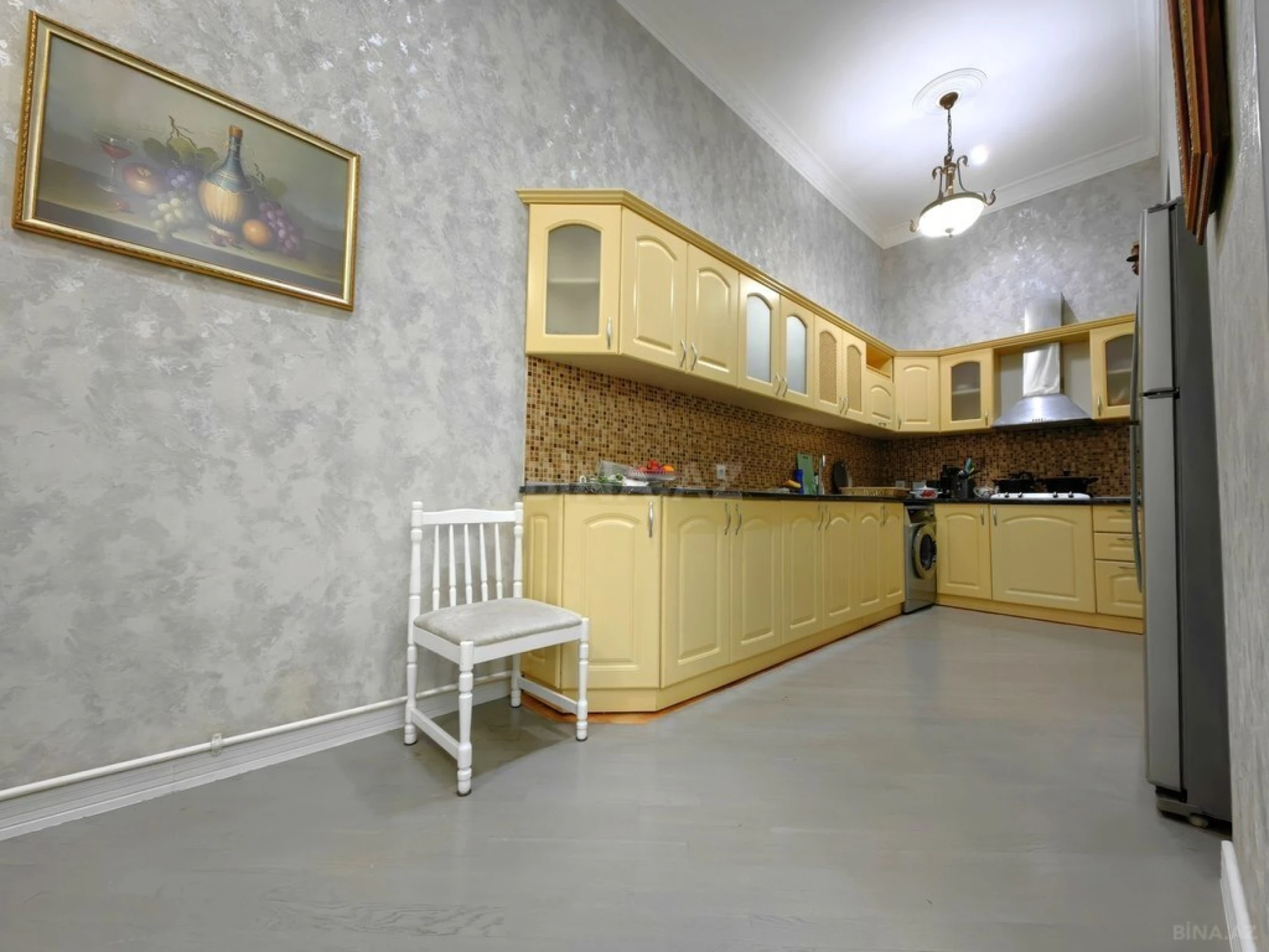 Satılır 4 otaqlı mənzil 185 m²