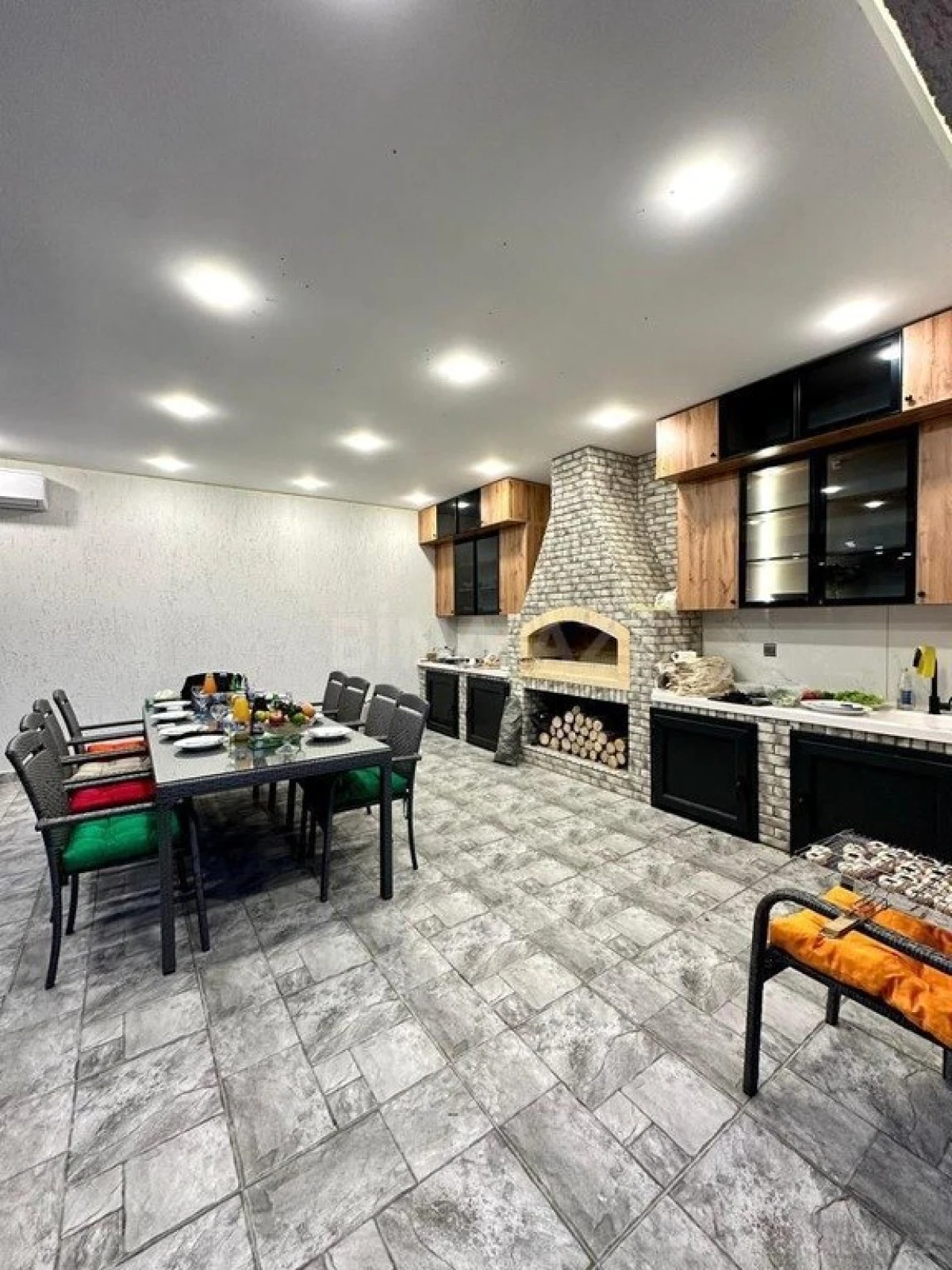 Kirayə verilir 5 otaqlı həyət evi 400 m²