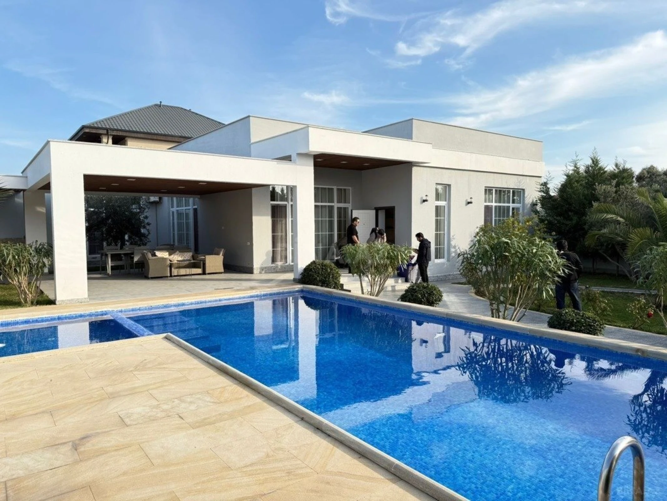 Kirayə verilir 5 otaqlı həyət evi 220 m²