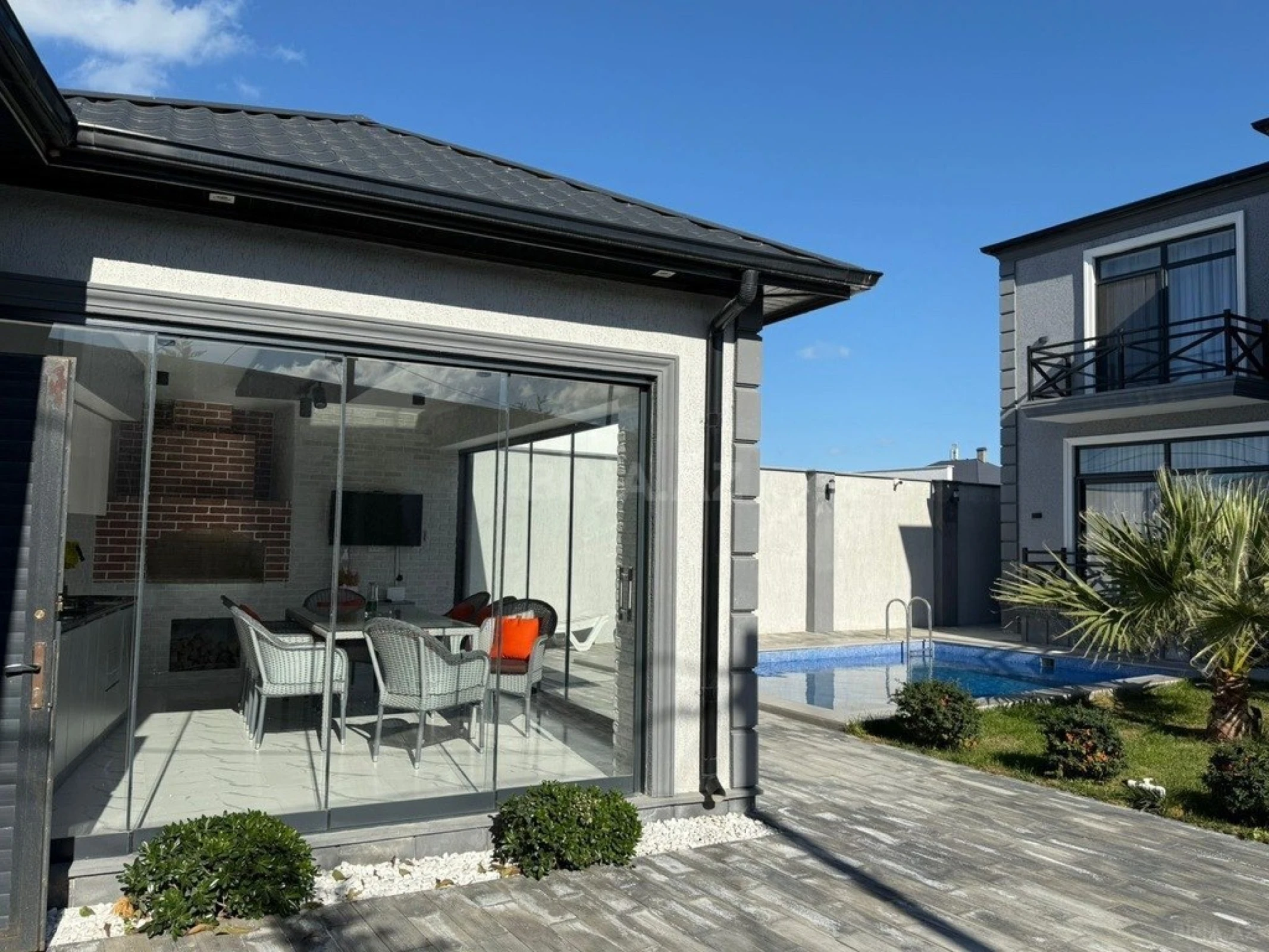 Kirayə verilir 5 otaqlı həyət evi 300 m²