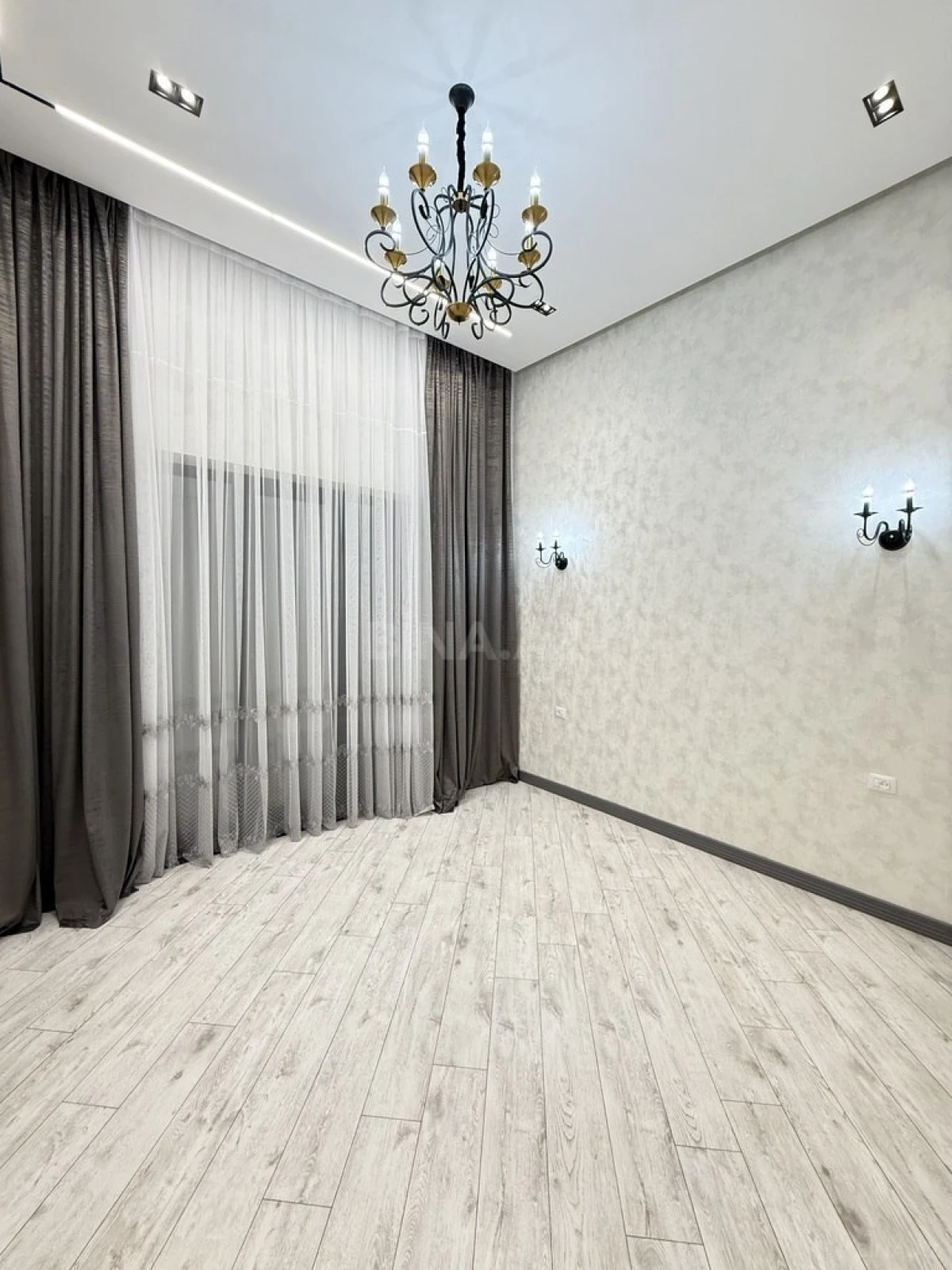 Satılır 4 otaqlı həyət evi 220 m²