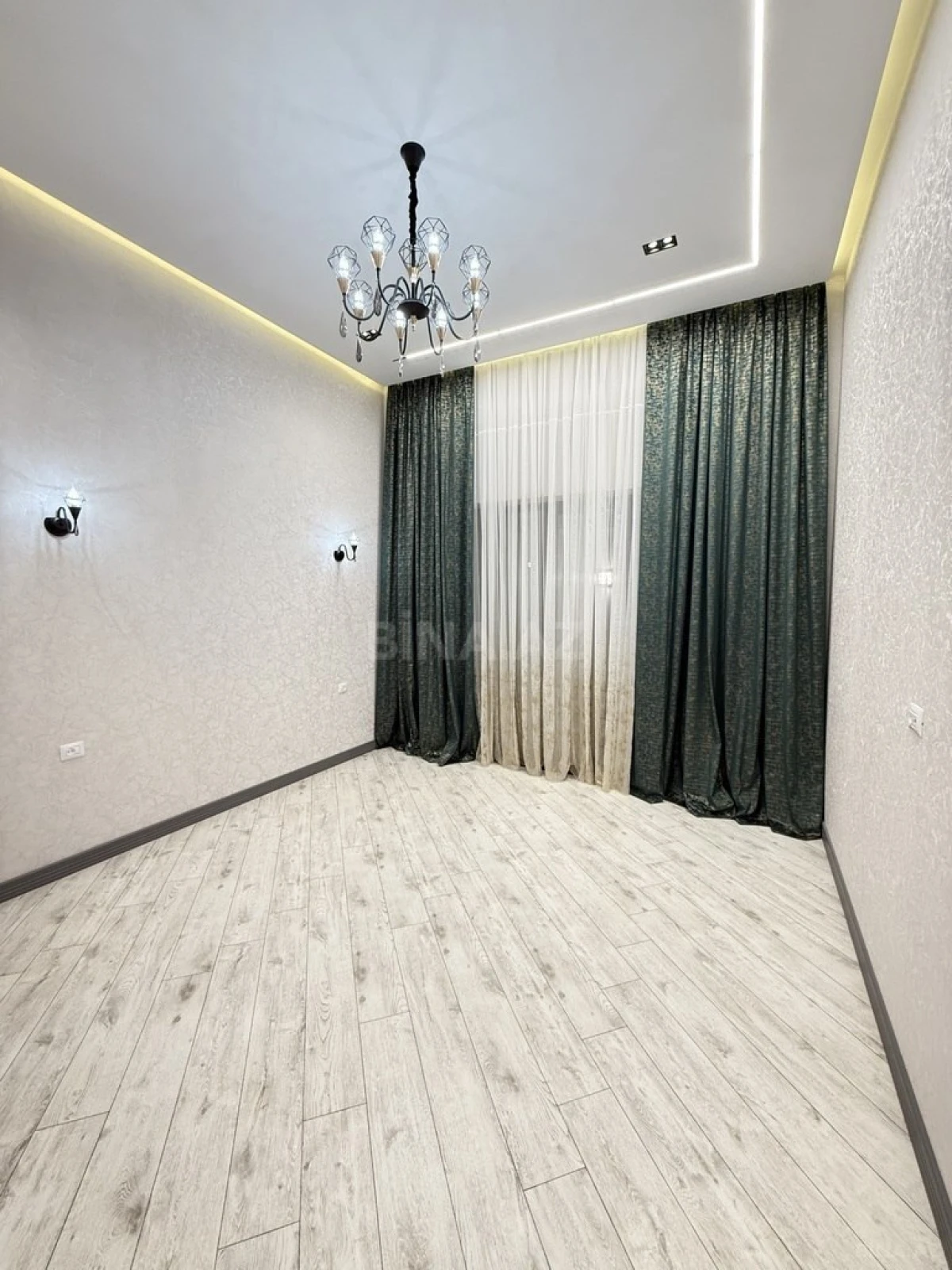 Satılır 4 otaqlı həyət evi 220 m²