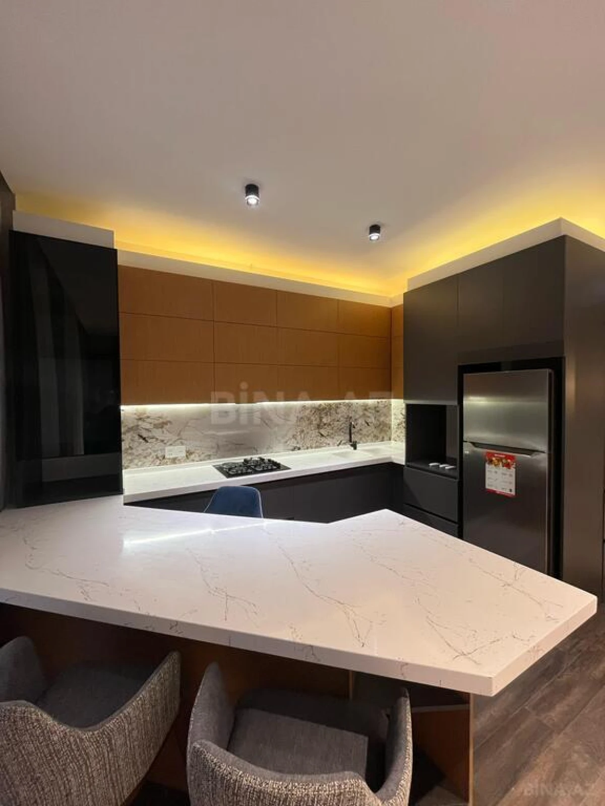 Kirayə verilir 2 otaqlı mənzil 110 m²