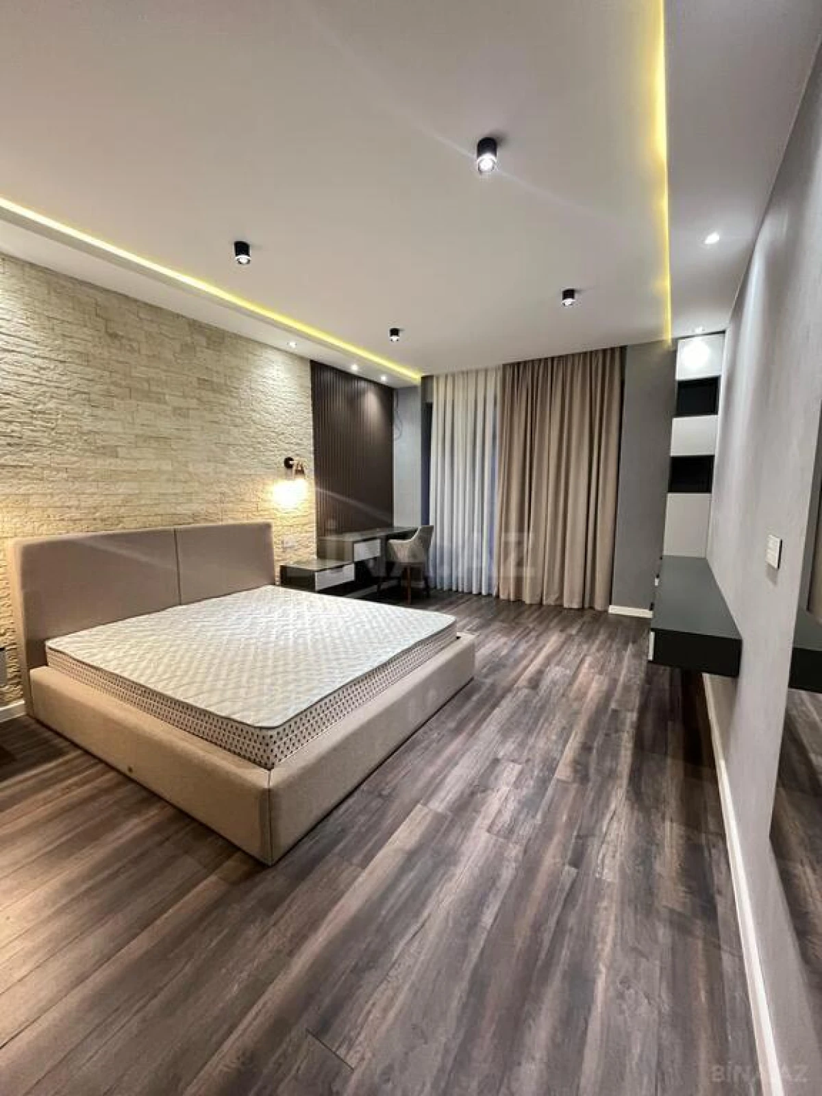 Kirayə verilir 2 otaqlı mənzil 110 m²