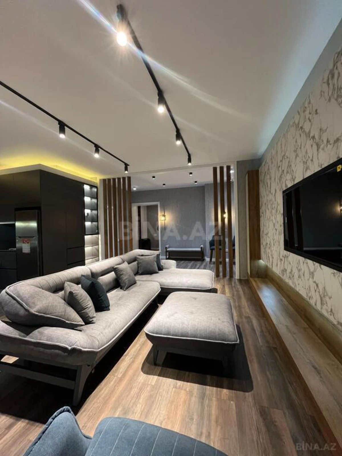 Kirayə verilir 2 otaqlı mənzil 110 m²