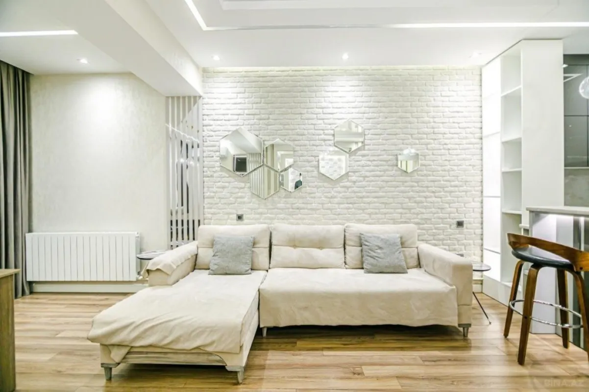Kirayə verilir 2 otaqlı mənzil 72 m²