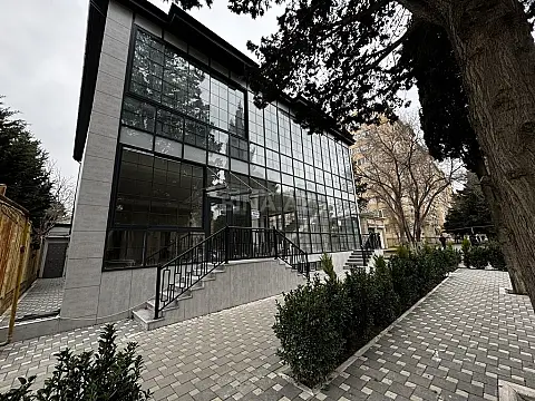 Satılır obyekt 530 m²