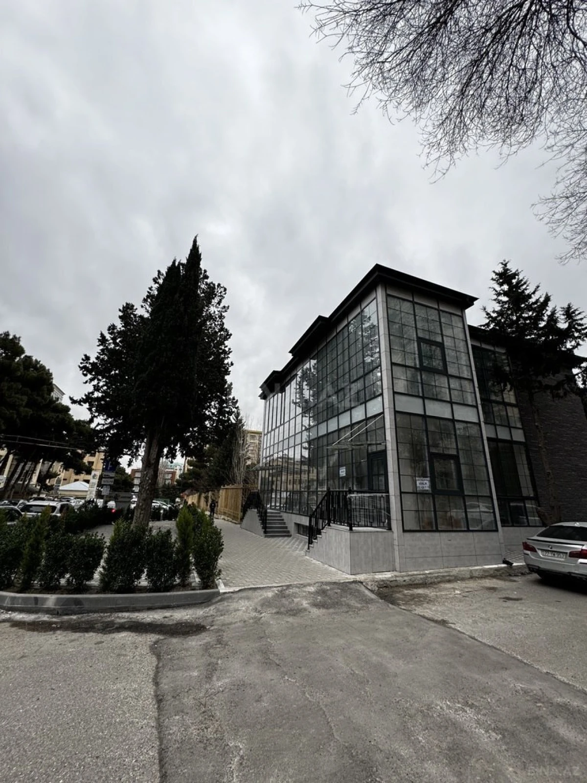 Satılır obyekt 530 m²