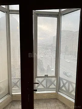 Satılır 6 otaqlı mənzil 280 m²