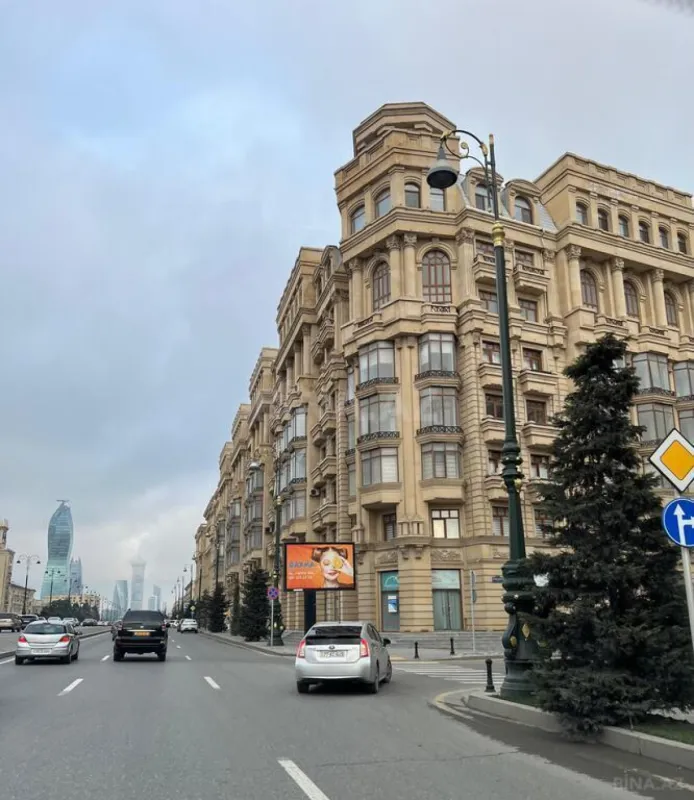 Satılır 6 otaqlı mənzil 280 m²