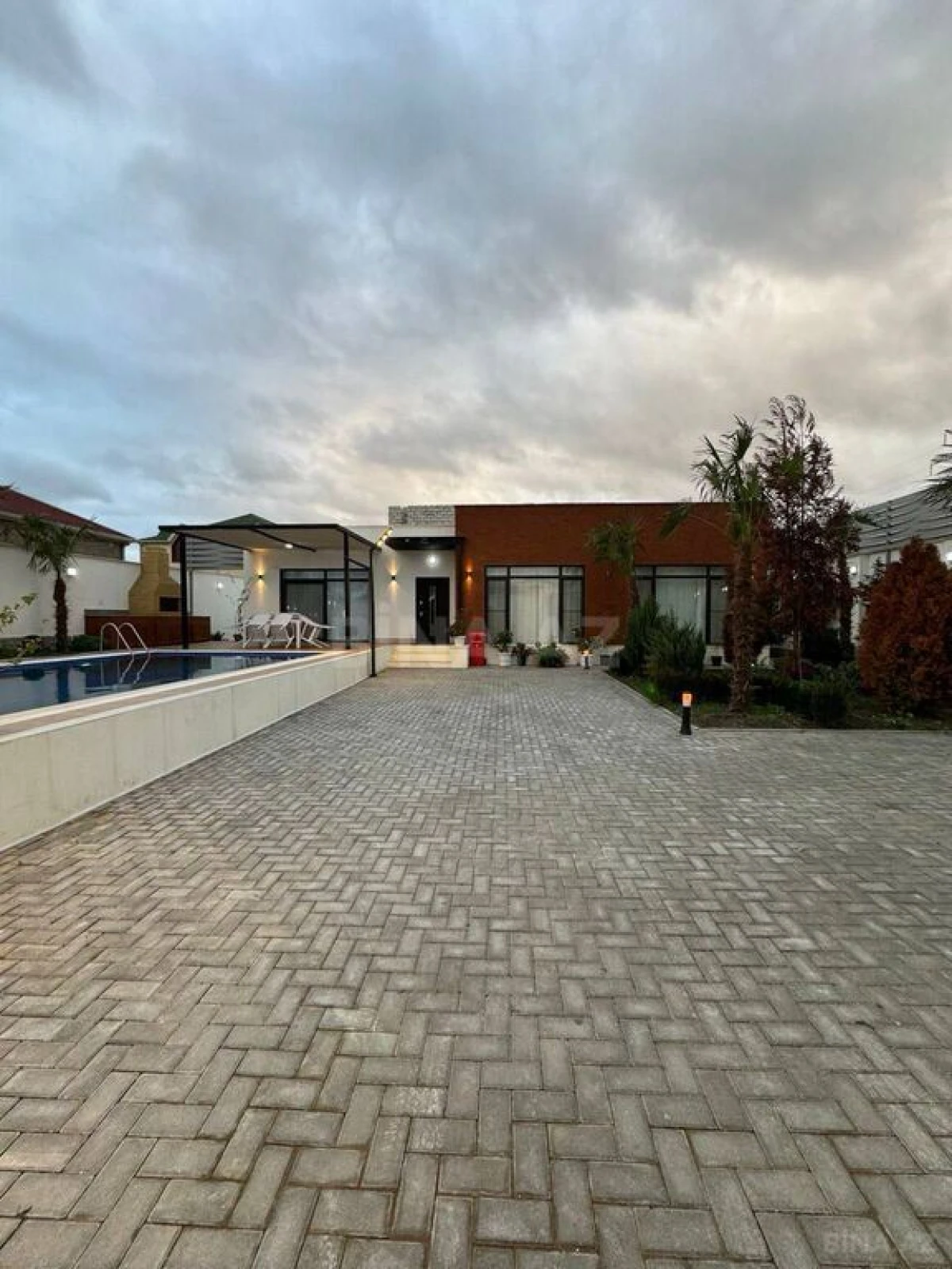 Kirayə verilir 4 otaqlı həyət evi 360 m²
