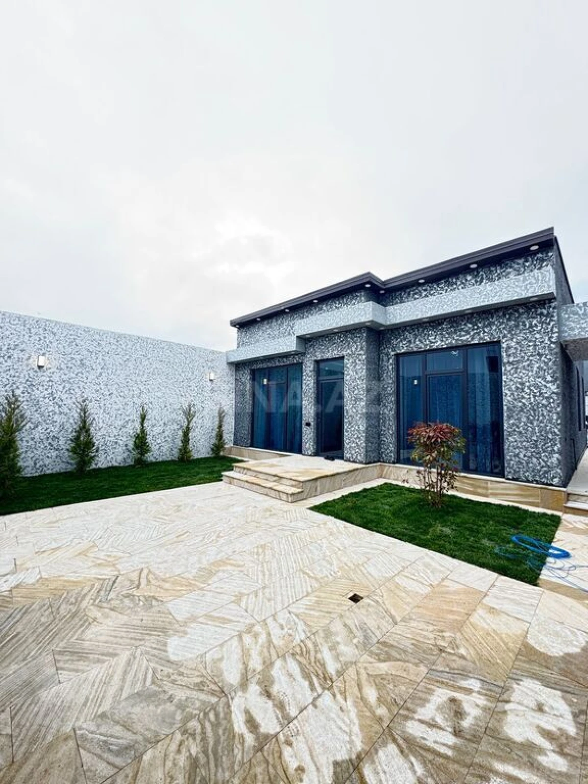 Satılır 4 otaqlı həyət evi 140 m²