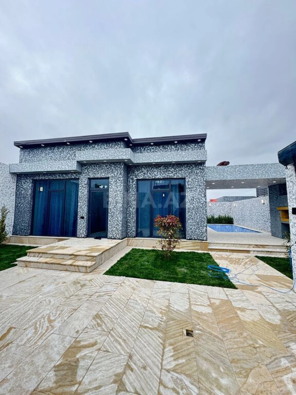 Satılır 4 otaqlı həyət evi 140 m²
