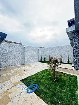 Satılır 4 otaqlı həyət evi 140 m²