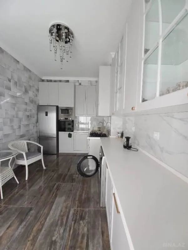 Satılır 3 otaqlı mənzil 125 m²