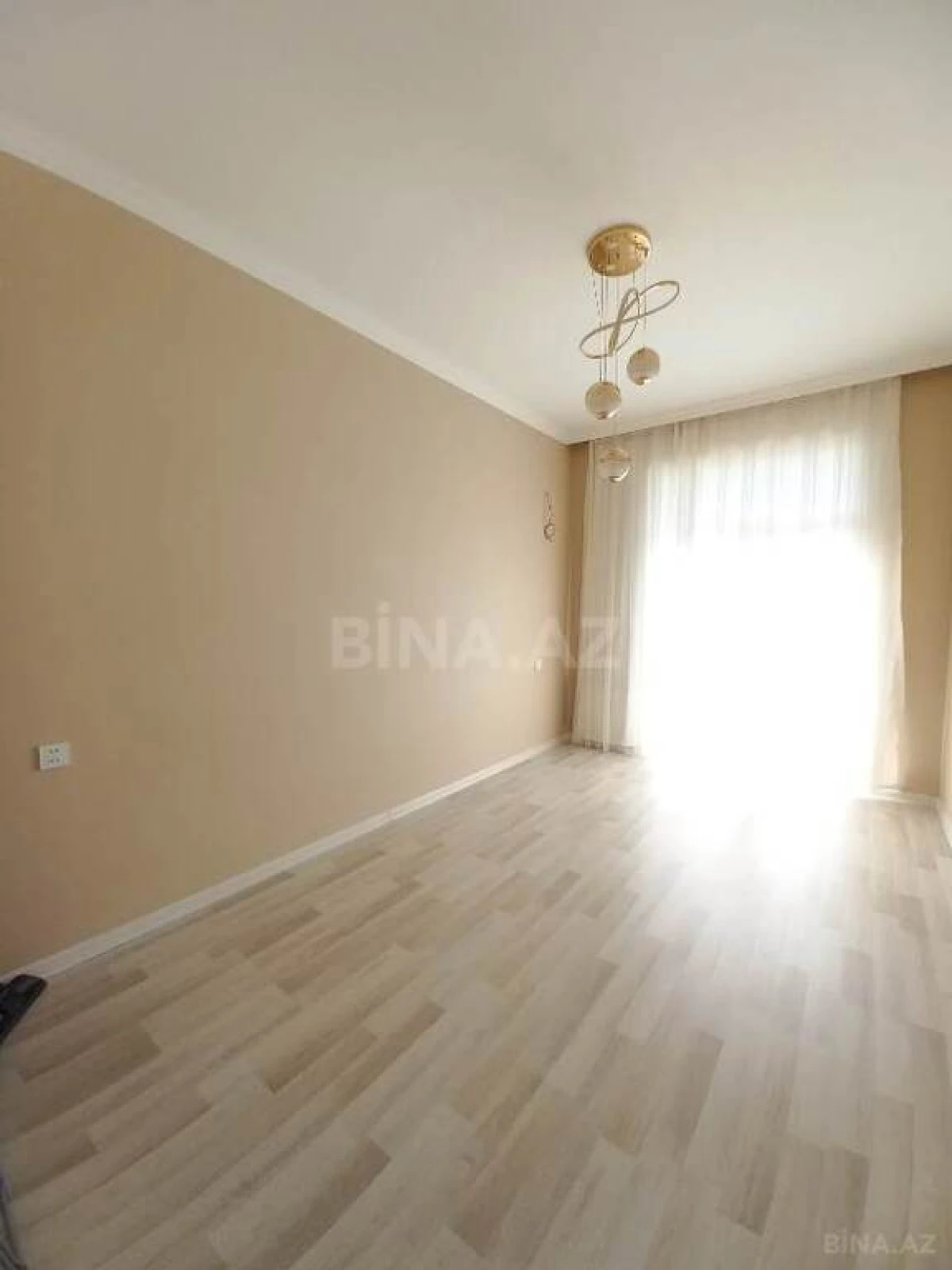 Satılır 3 otaqlı mənzil 125 m²