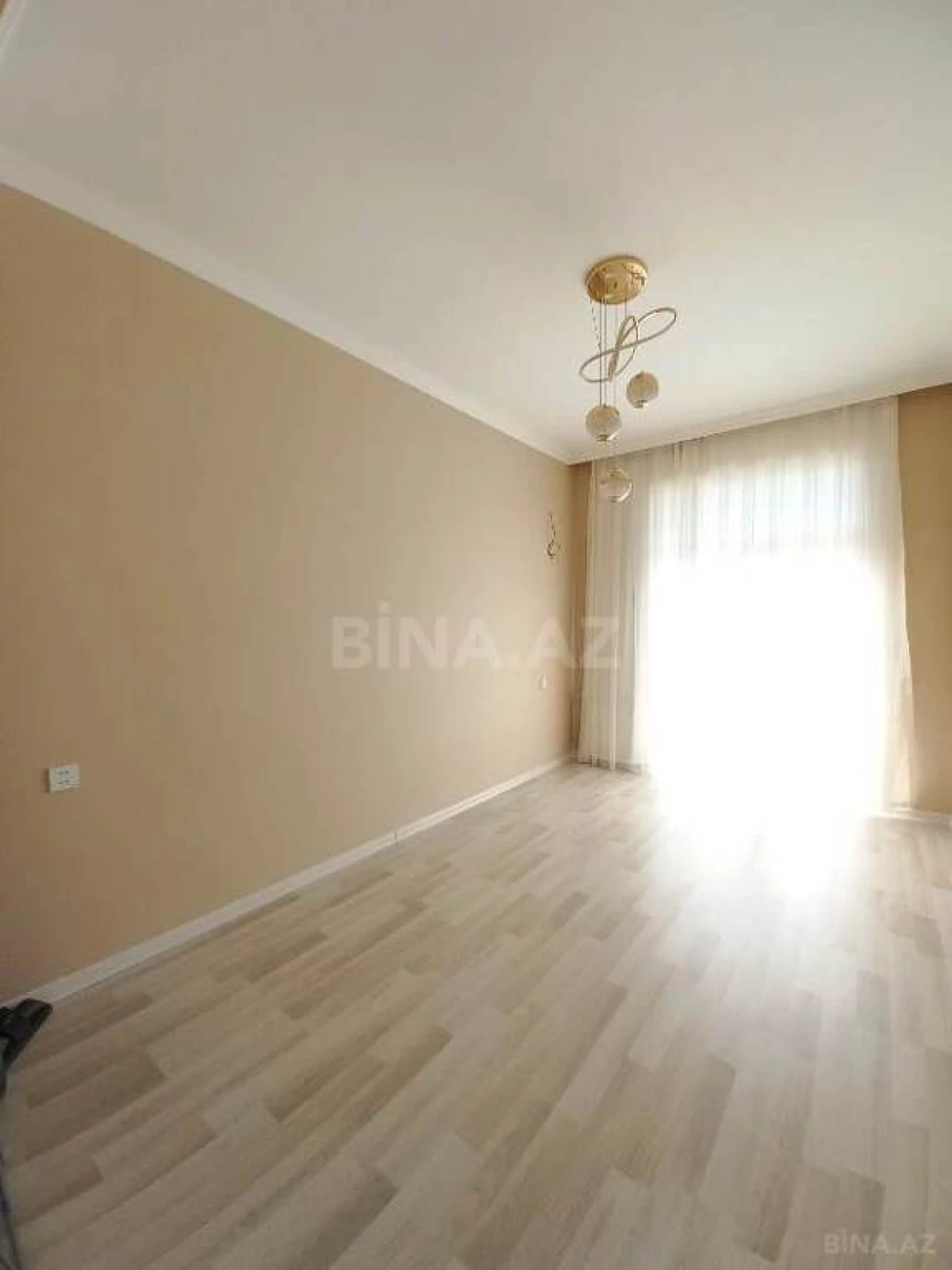 Satılır 3 otaqlı mənzil 125 m²
