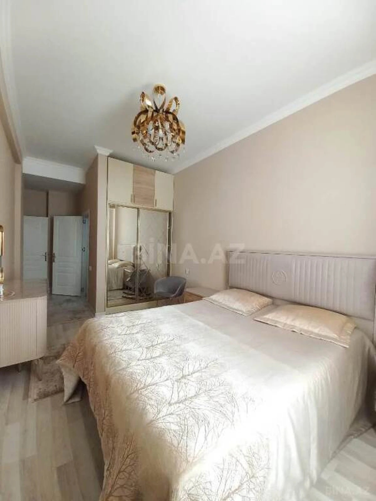 Satılır 3 otaqlı mənzil 125 m²