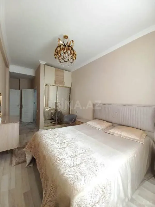Satılır 3 otaqlı mənzil 125 m²