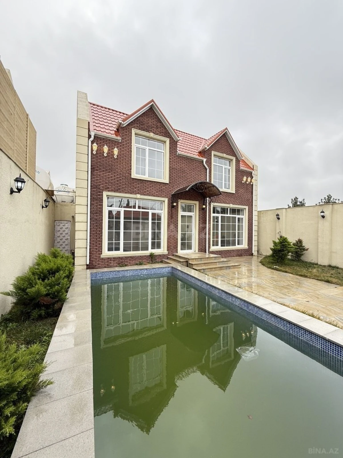 Satılır 4 otaqlı həyət evi 140 m²