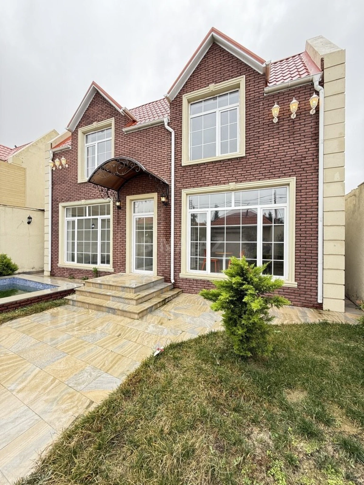 Satılır 4 otaqlı həyət evi 140 m²