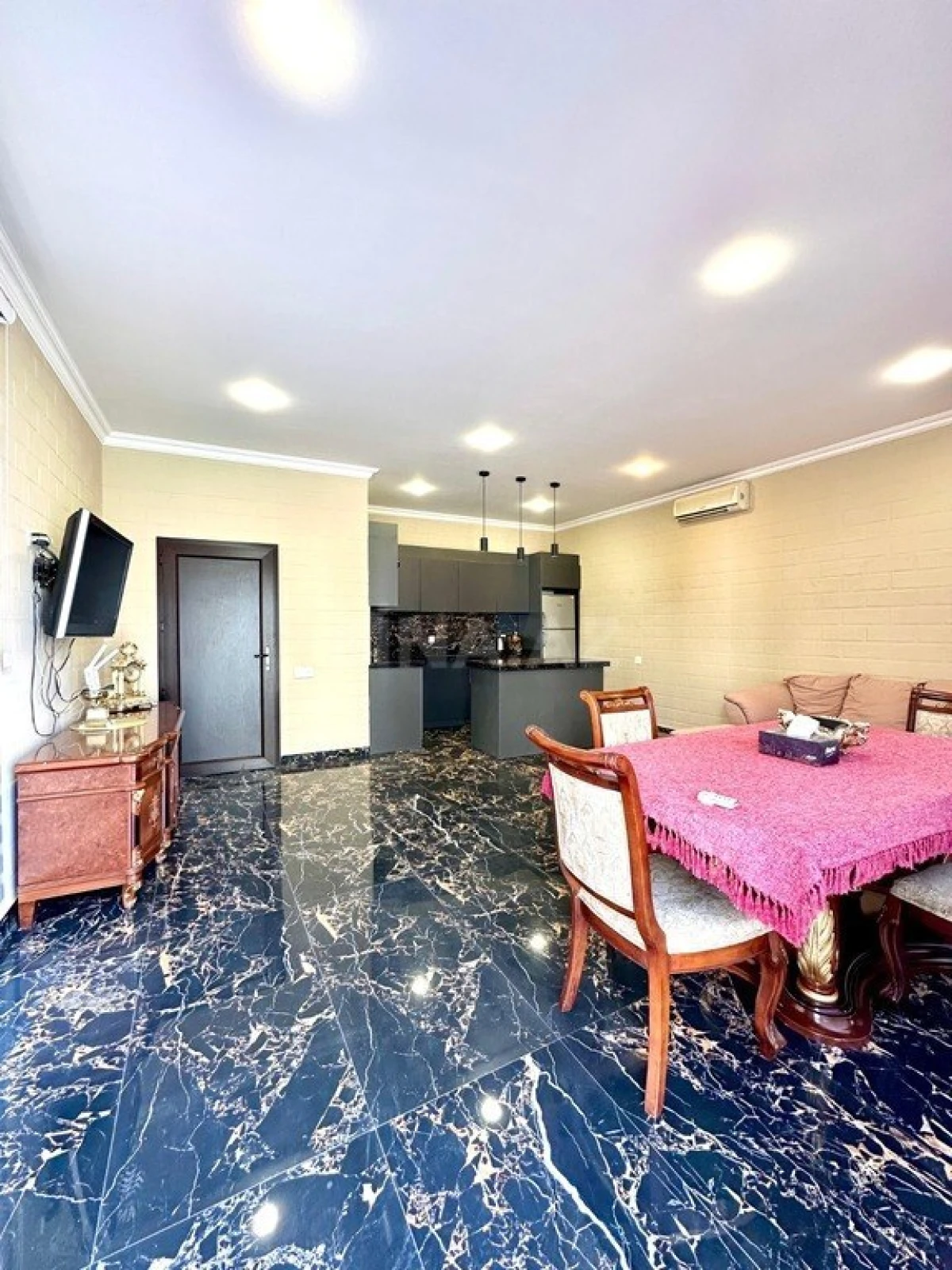 Satılır 5 otaqlı həyət evi 370 m²