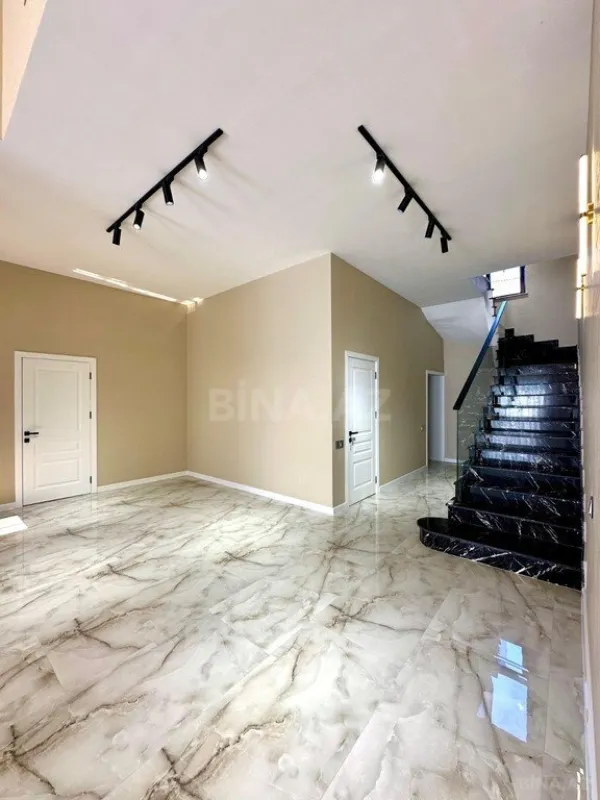 Satılır 5 otaqlı həyət evi 370 m²