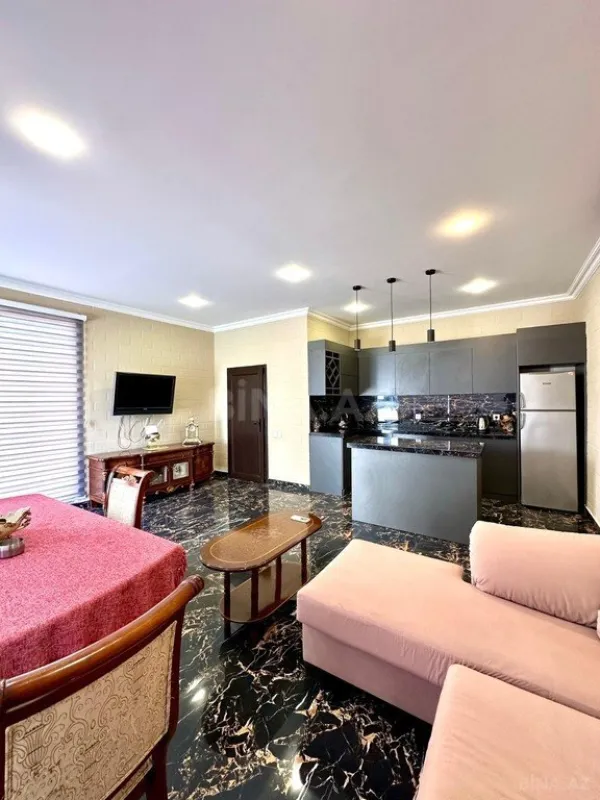 Satılır 5 otaqlı həyət evi 370 m²