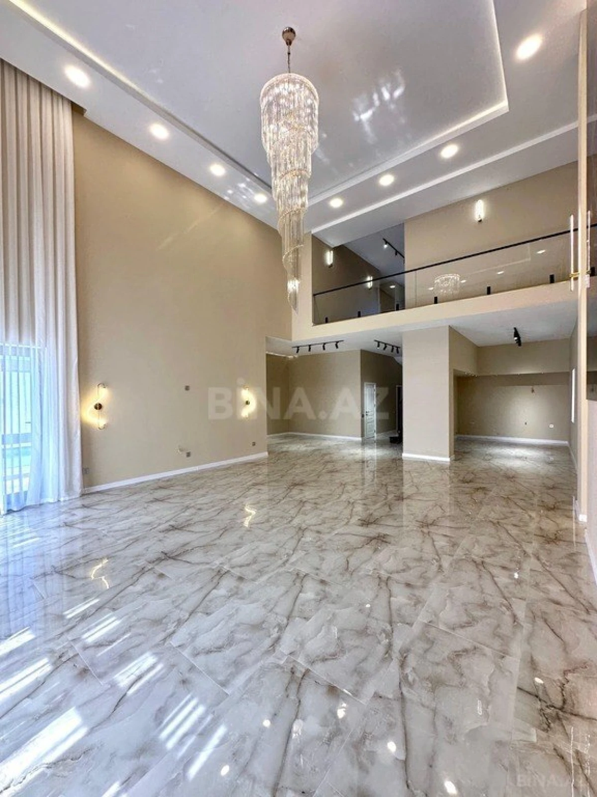 Satılır 5 otaqlı həyət evi 370 m²