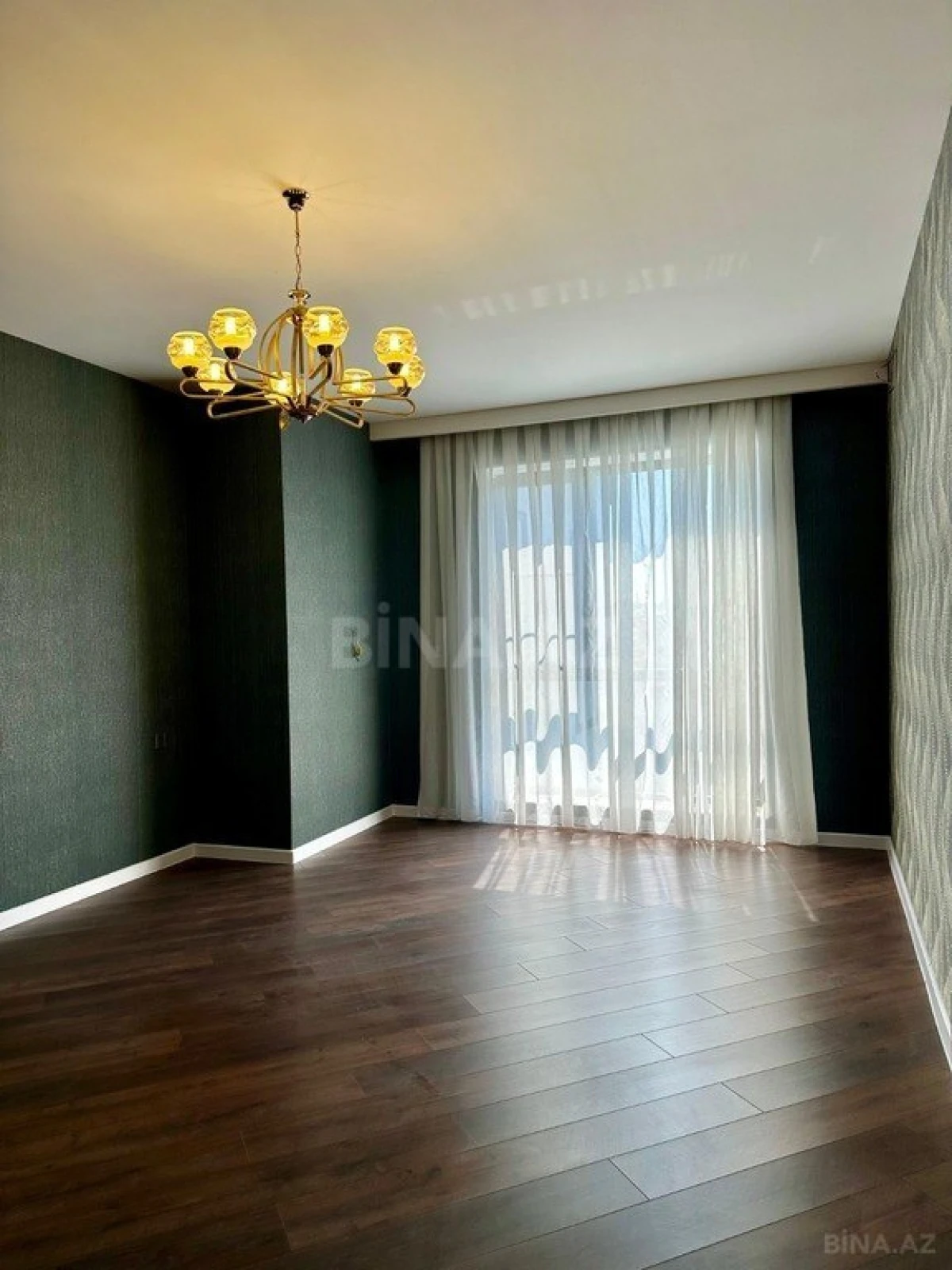 Satılır 5 otaqlı həyət evi 370 m²
