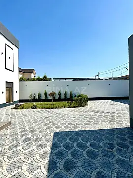 Satılır 5 otaqlı həyət evi 370 m²