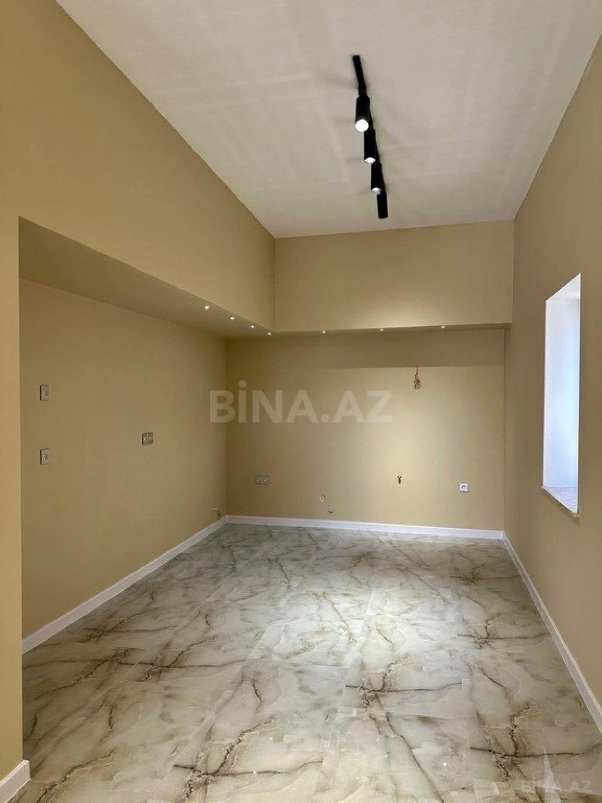 Satılır 5 otaqlı həyət evi 370 m²