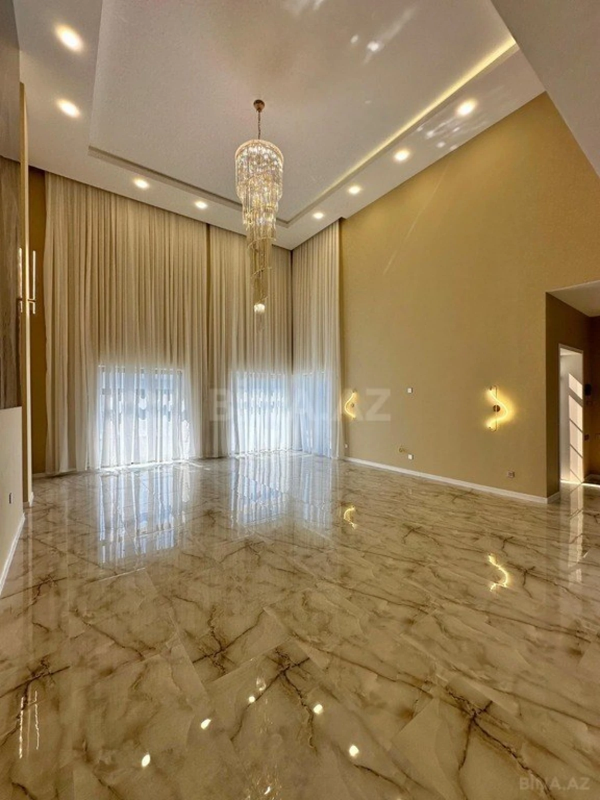 Satılır 5 otaqlı həyət evi 370 m²