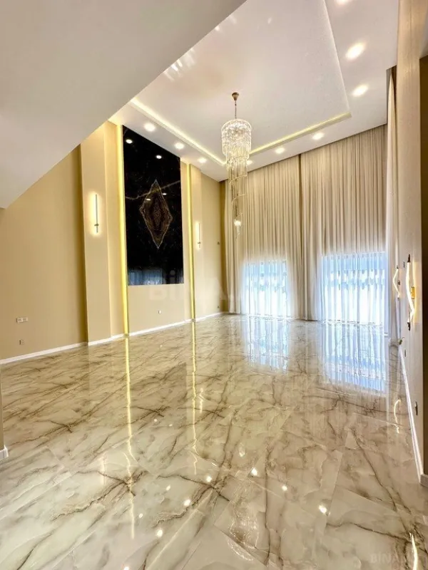 Satılır 5 otaqlı həyət evi 370 m²