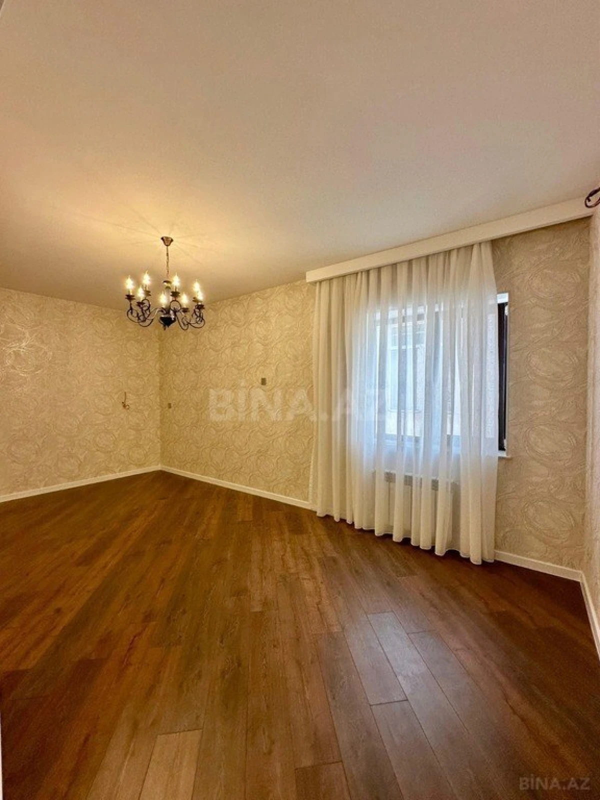 Satılır 5 otaqlı həyət evi 370 m²