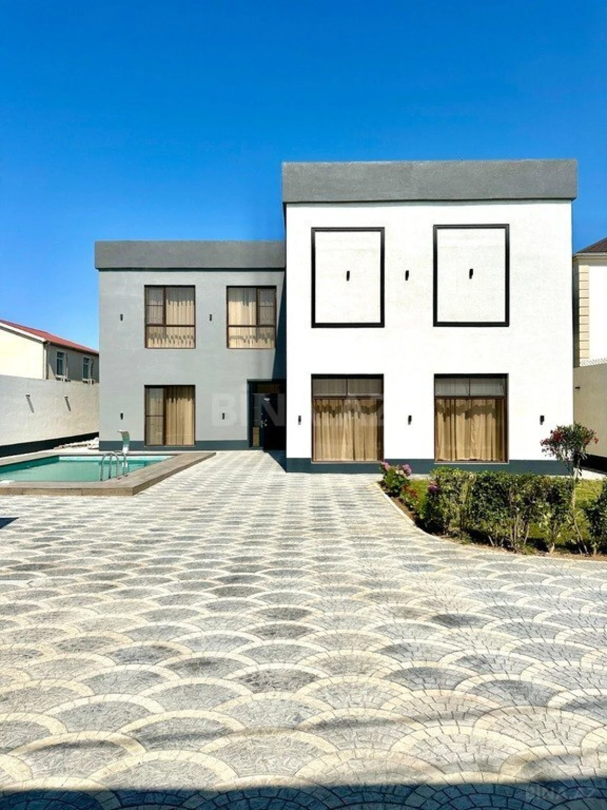 Satılır 5 otaqlı həyət evi 370 m²