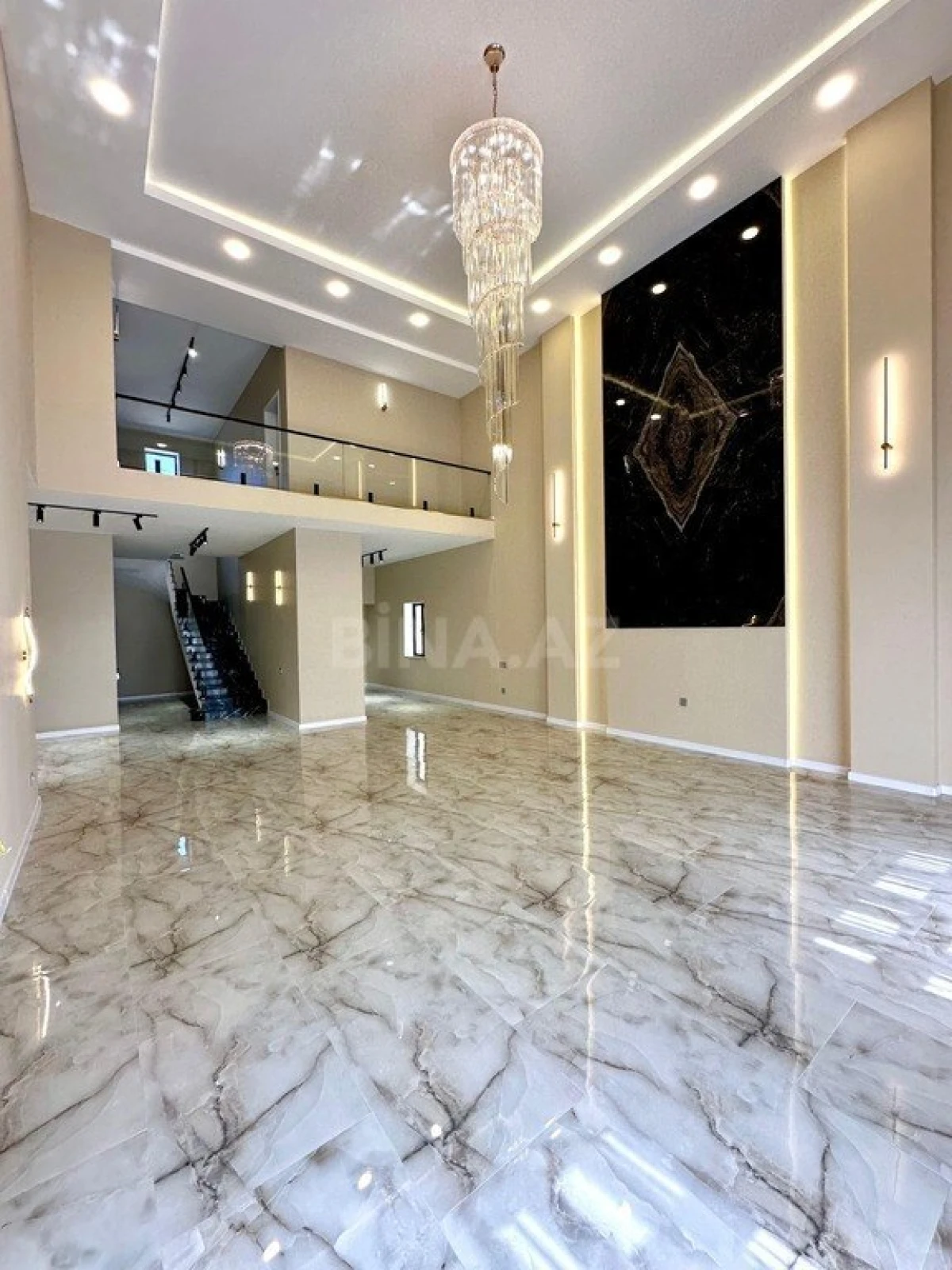 Satılır 5 otaqlı həyət evi 370 m²