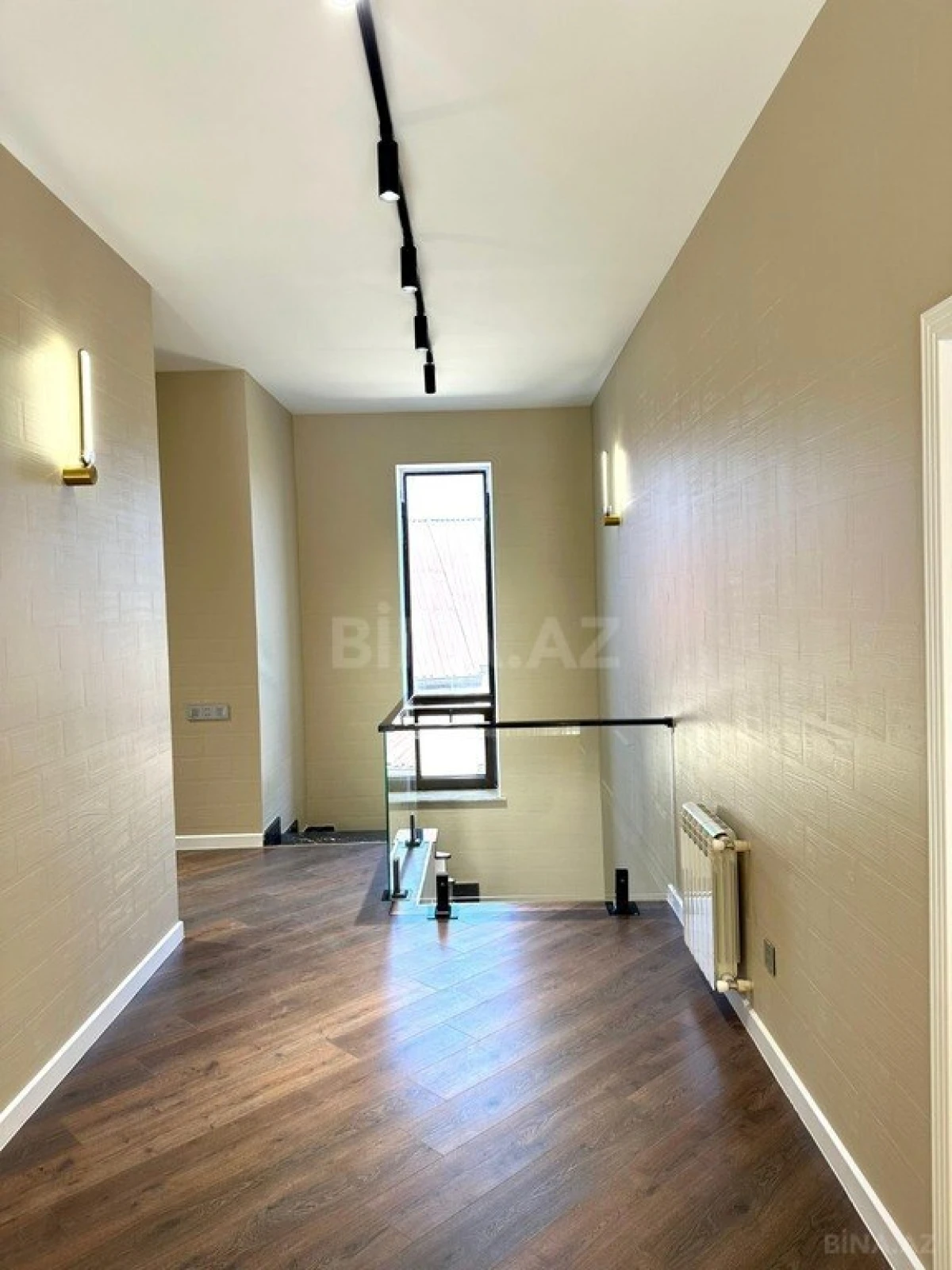 Satılır 5 otaqlı həyət evi 370 m²