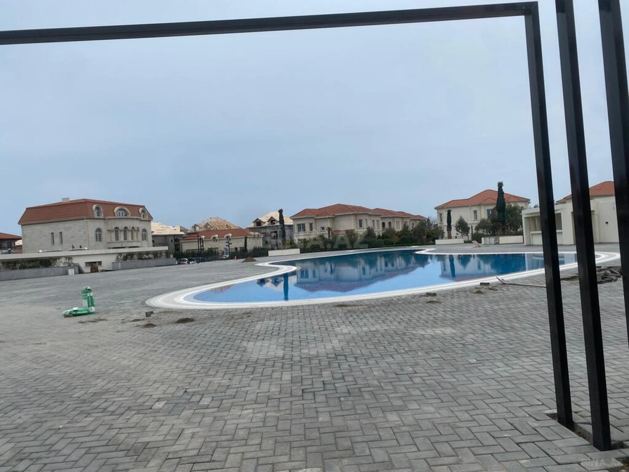 Satılır 3 otaqlı mənzil 167 m²