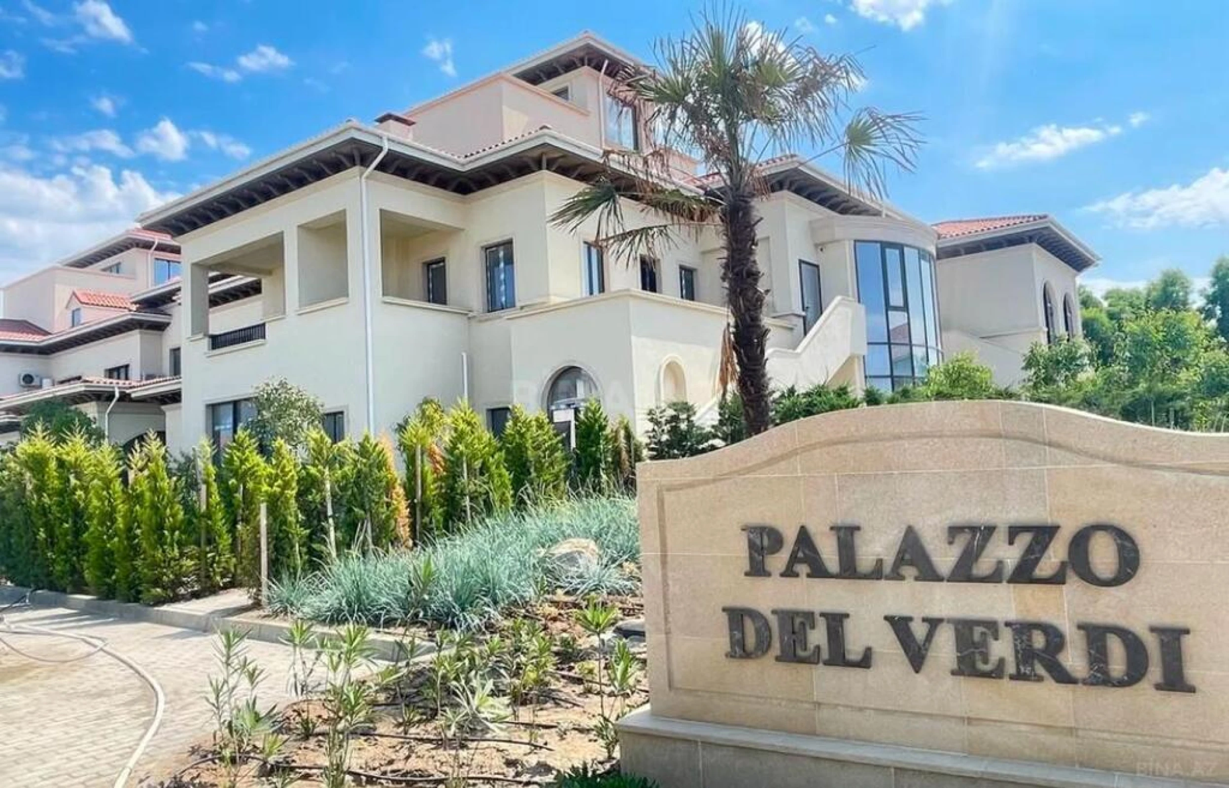 Satılır 3 otaqlı mənzil 167 m²