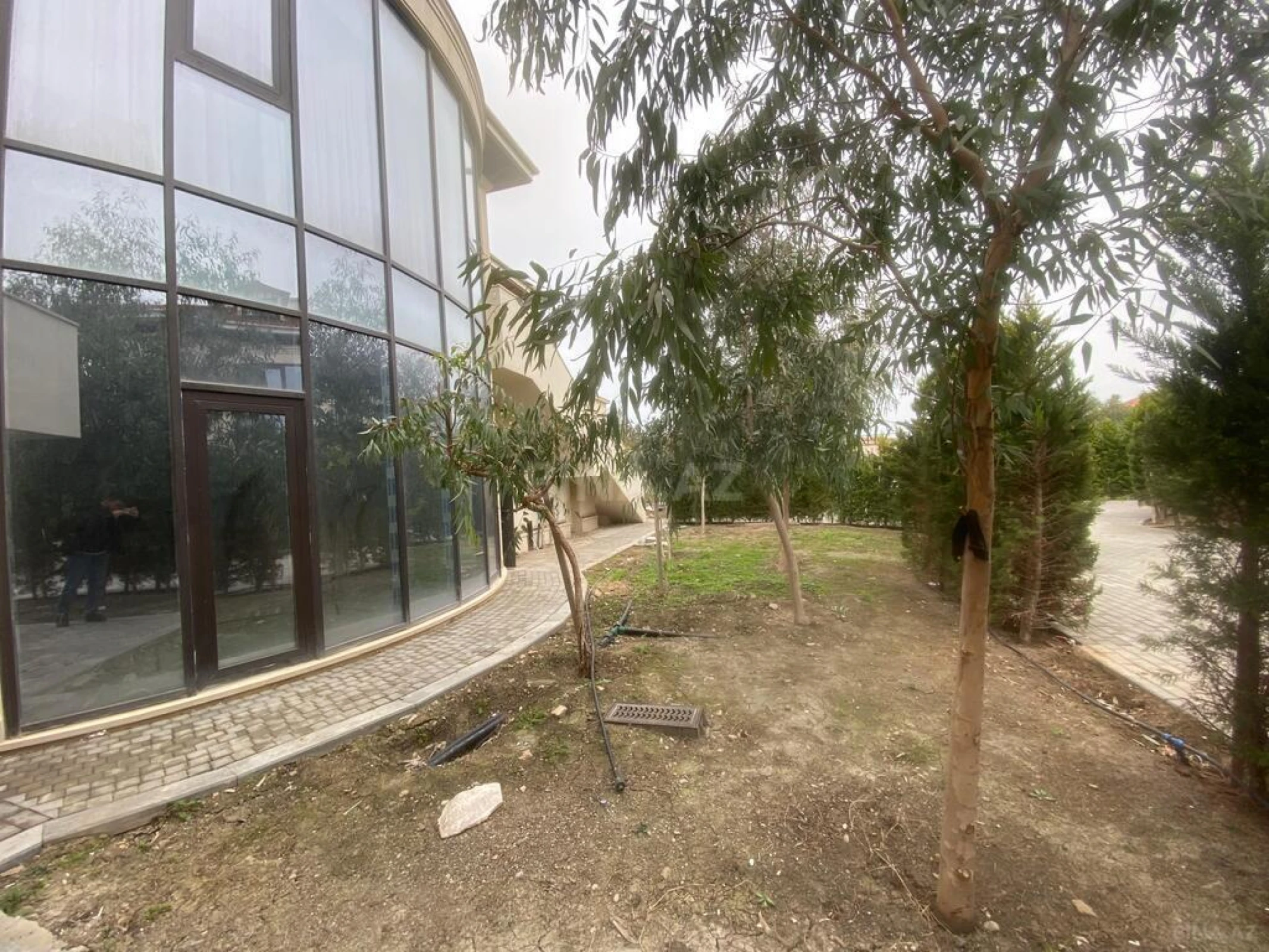 Satılır 3 otaqlı mənzil 167 m²