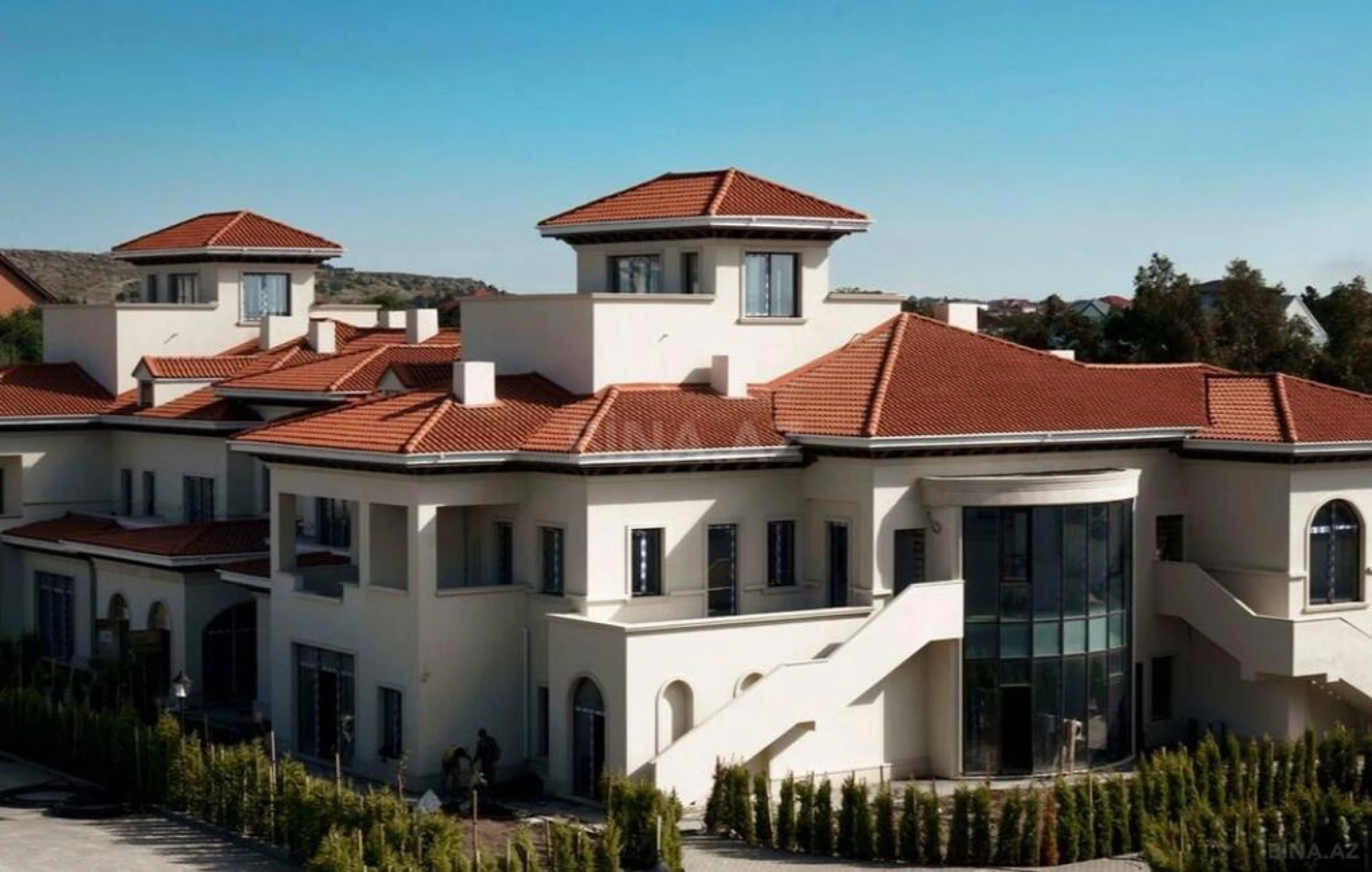 Satılır 3 otaqlı mənzil 167 m²