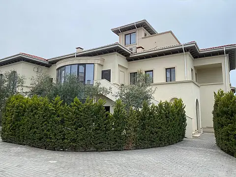 Satılır 3 otaqlı mənzil 167 m²