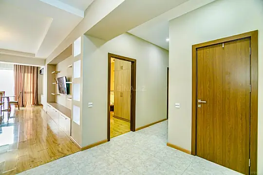 Kirayə verilir 3 otaqlı mənzil 135 m²